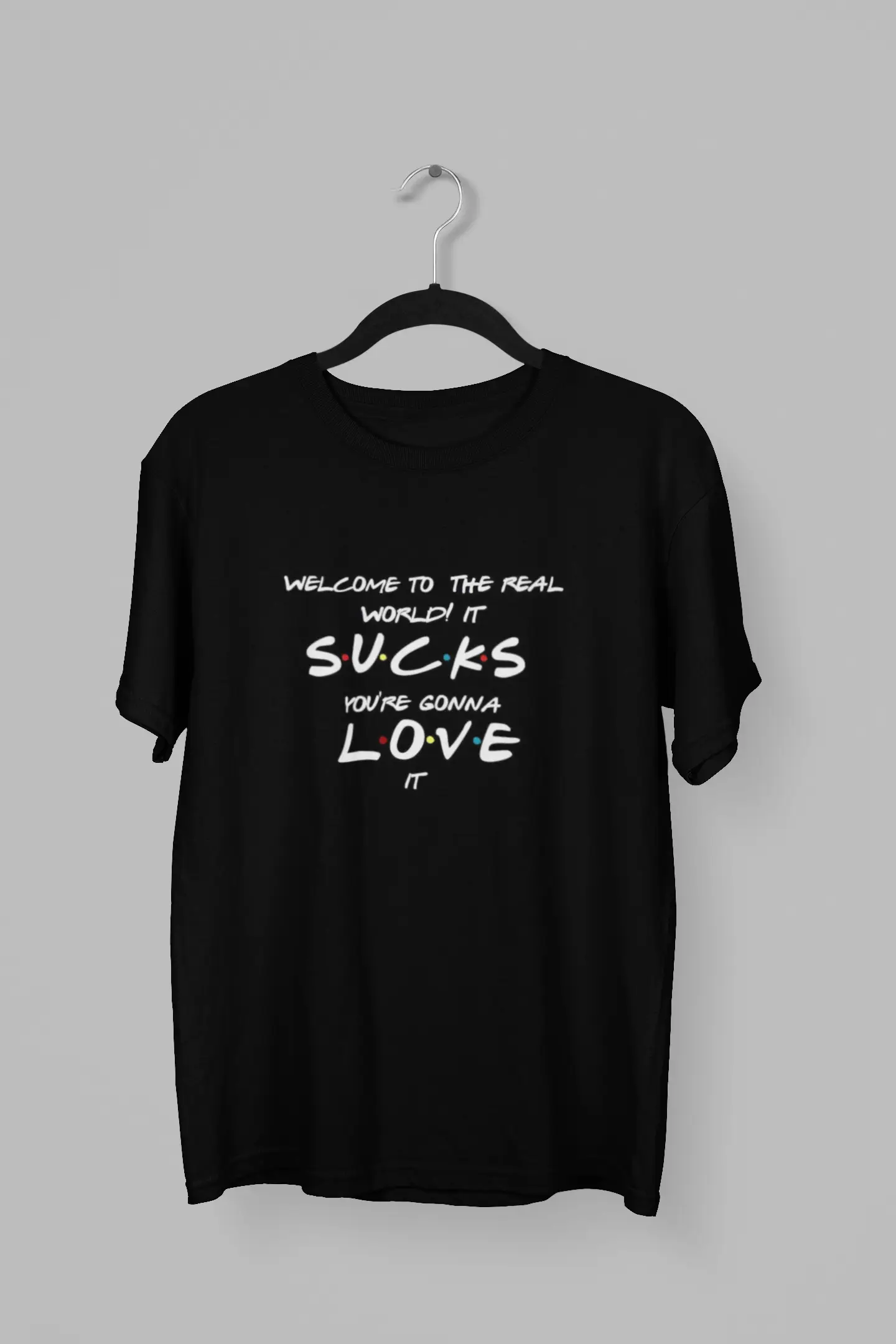 Remera con la frase Bienvenidos al mundo real