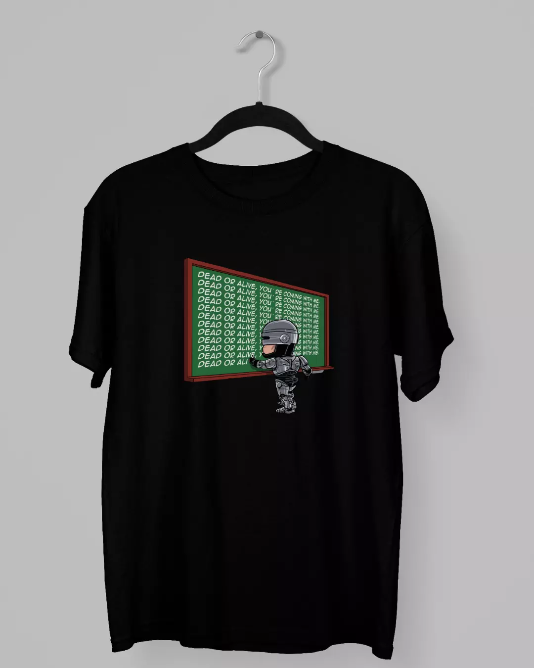 Remera de Robocoop chibi escribiendo en una pizarra al estilo Bart Simpson la frase "Dead or Alive"