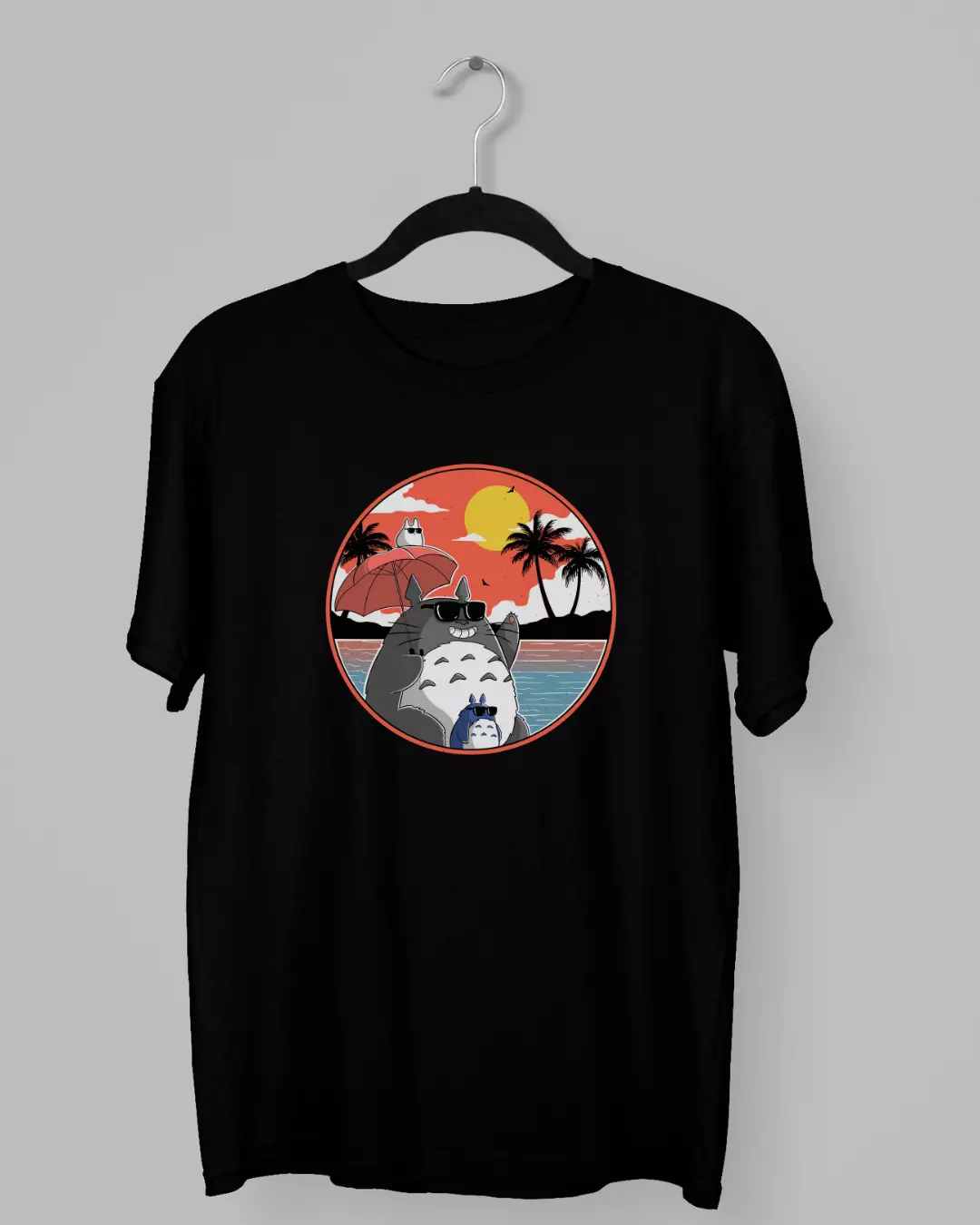 Remera de Mi vecino Totoro en la playa con su amigos