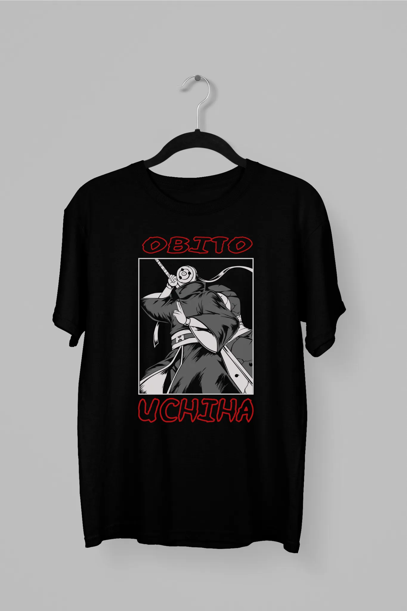 Remera de Obito de Naruto empuñando su Gunbai