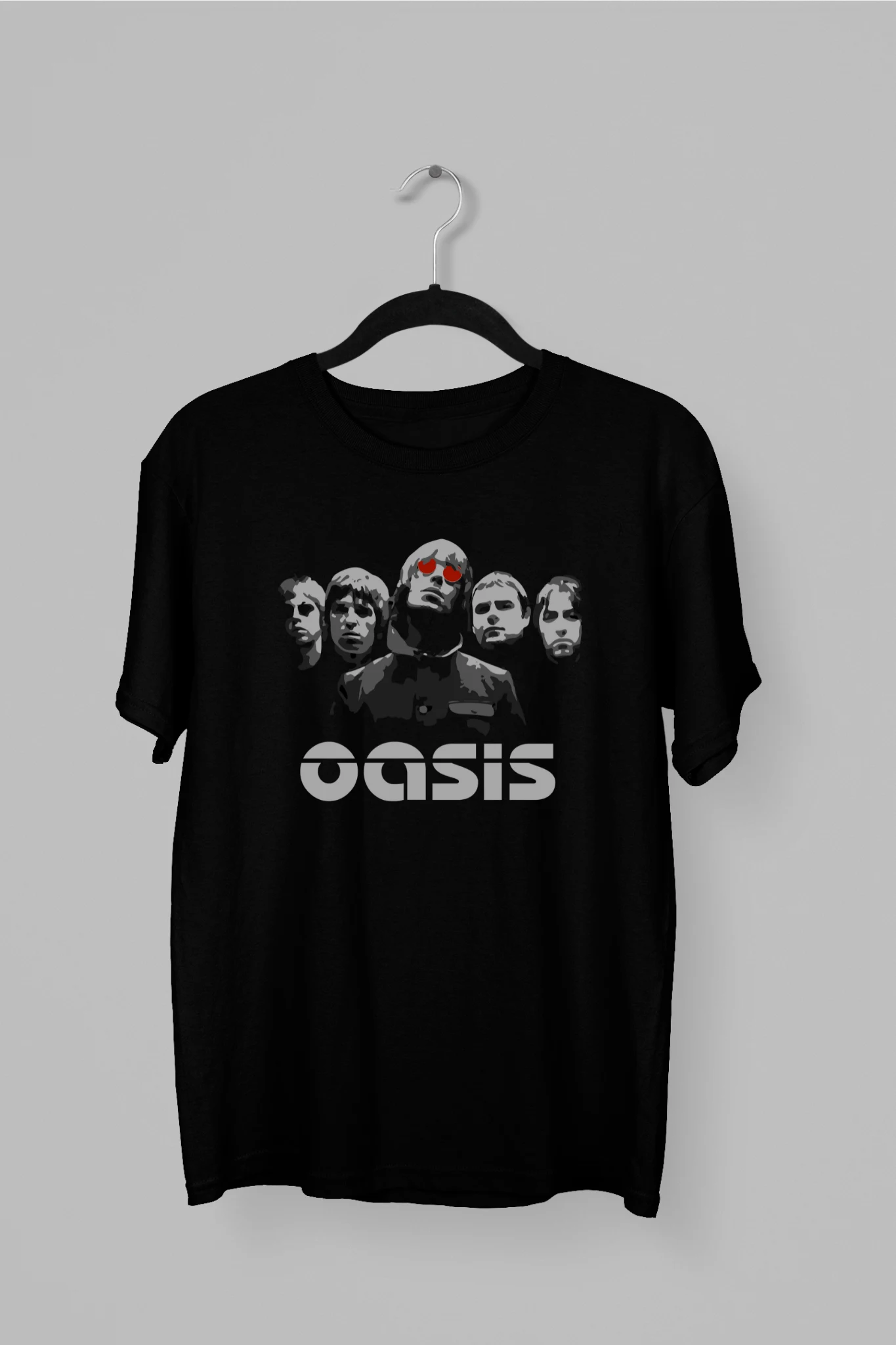 Remera del grupo Oasis en blanco y negro