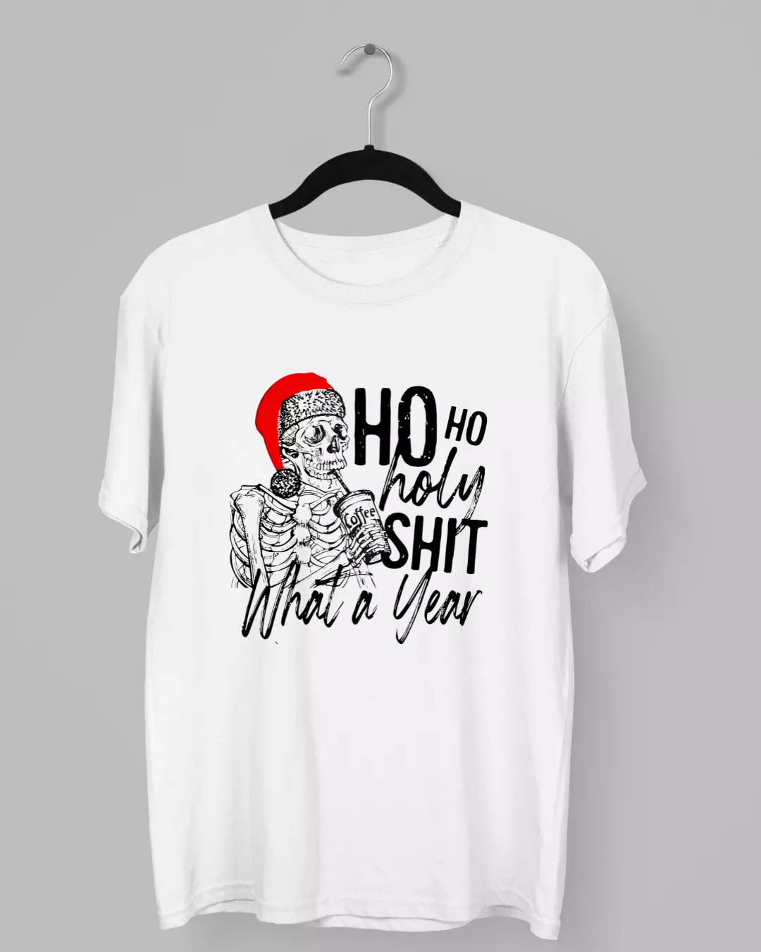 Remera de una Calavera con gorra navideña y la frase Holy Shit What a Year